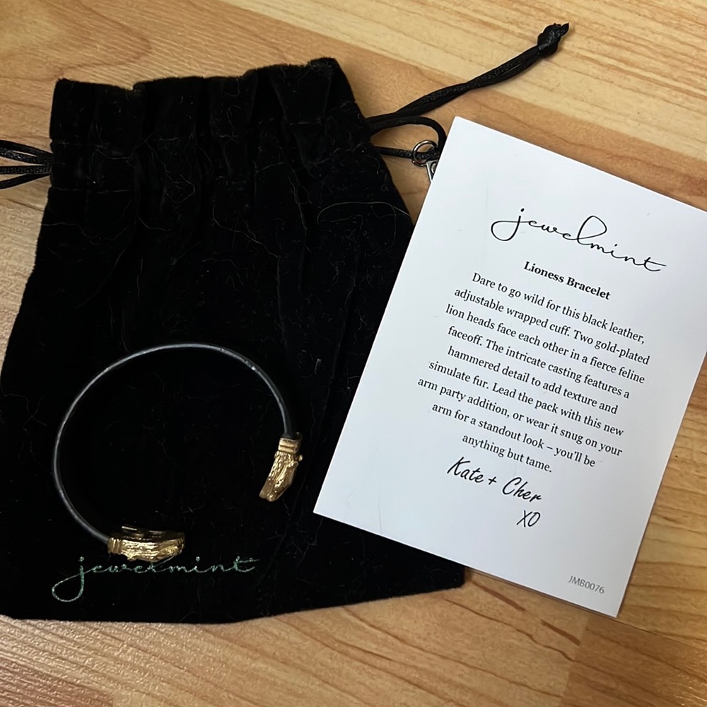 Jewelmint lioness bracelet